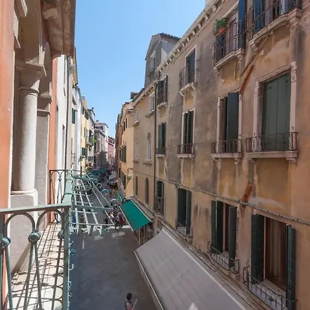 Daire Ca' San Marco, Literally 20 Meters From San Marco Square! Venedik