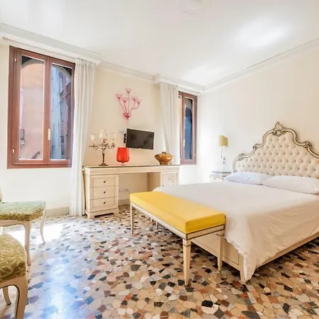 Appartement Ca' San Marco, Literally 20 Meters From San Marco Square! Venise